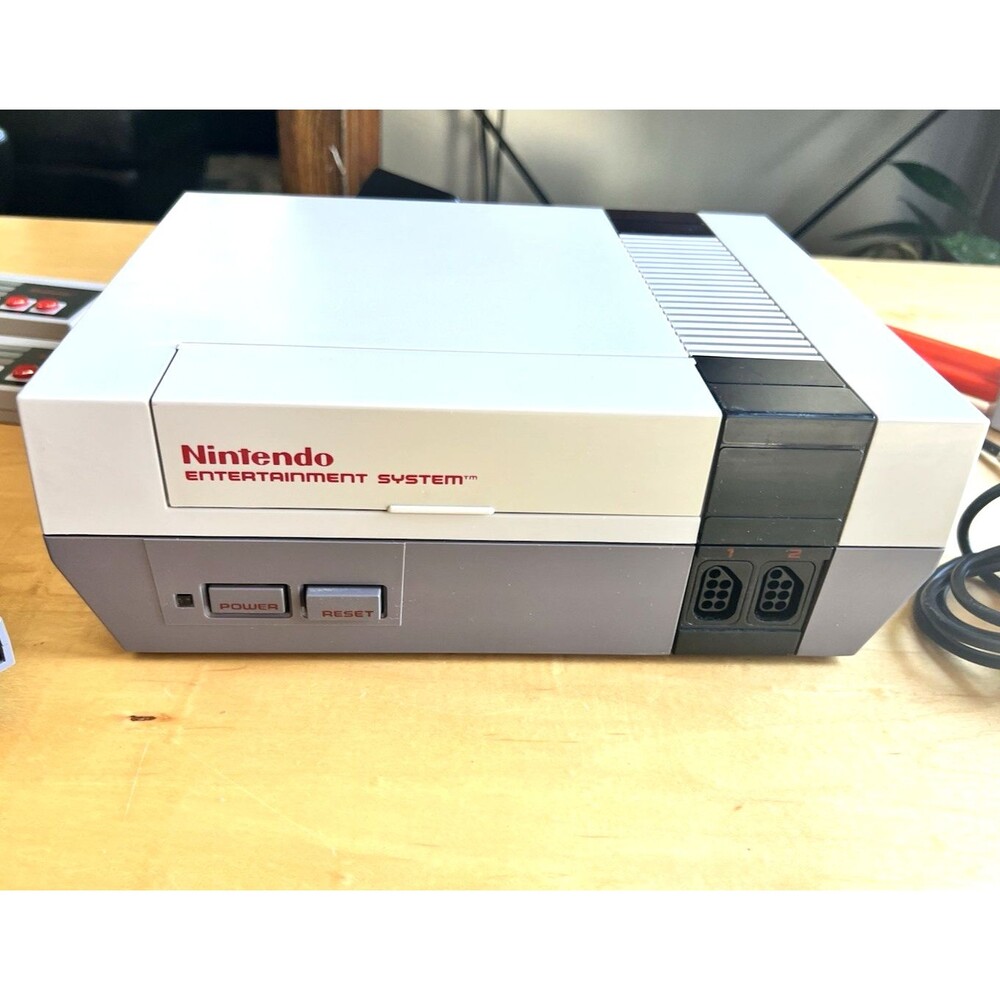 Nintendo ES Console Duck Hunt Super Mario 3 2 Controllers Cables & Zapper Tested - Picture 3 of 13